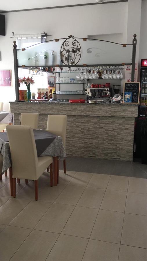 Hotel Lukas Gradac  Kültér fotó