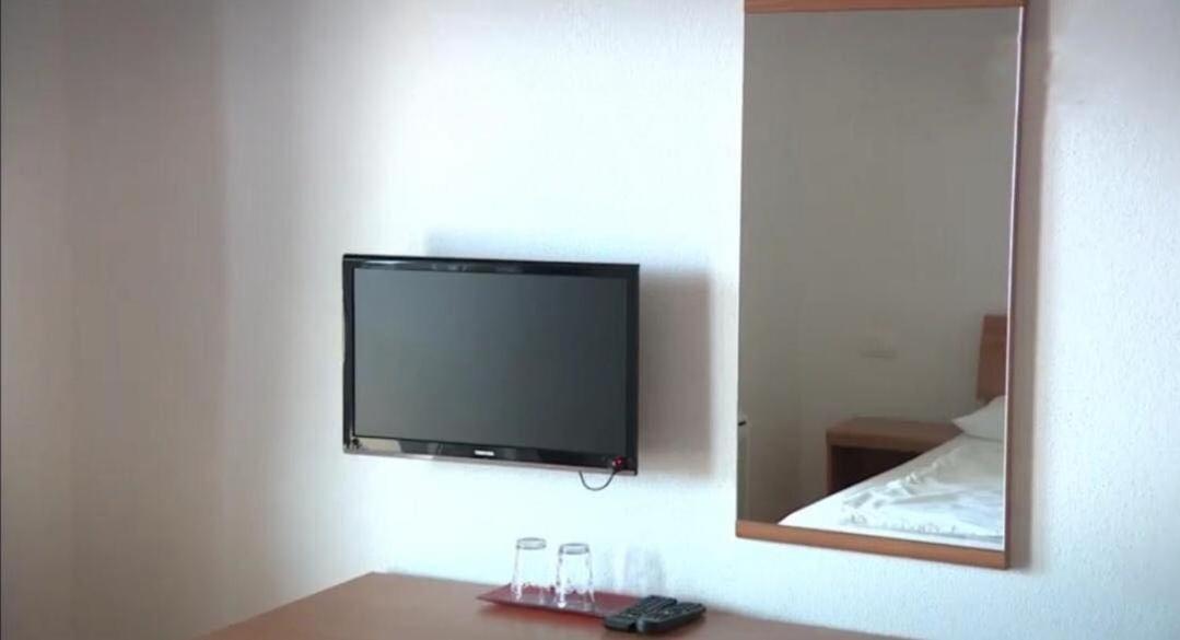 Hotel Lukas Gradac  Kültér fotó