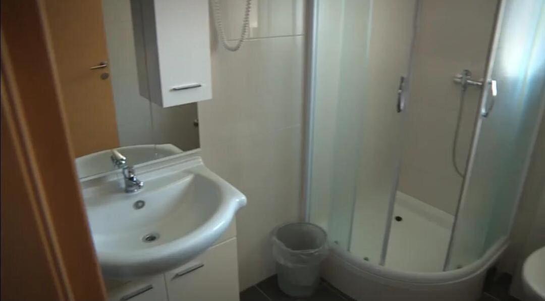 Hotel Lukas Gradac  Kültér fotó