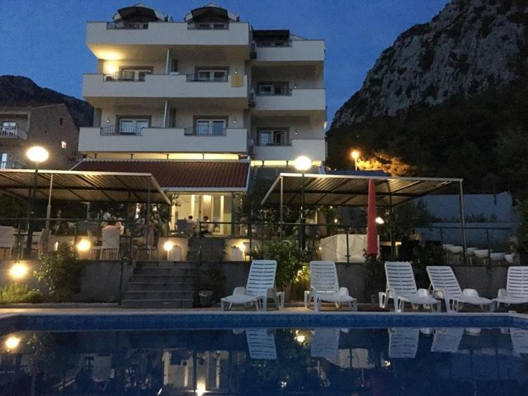 Hotel Lukas Gradac  Kültér fotó