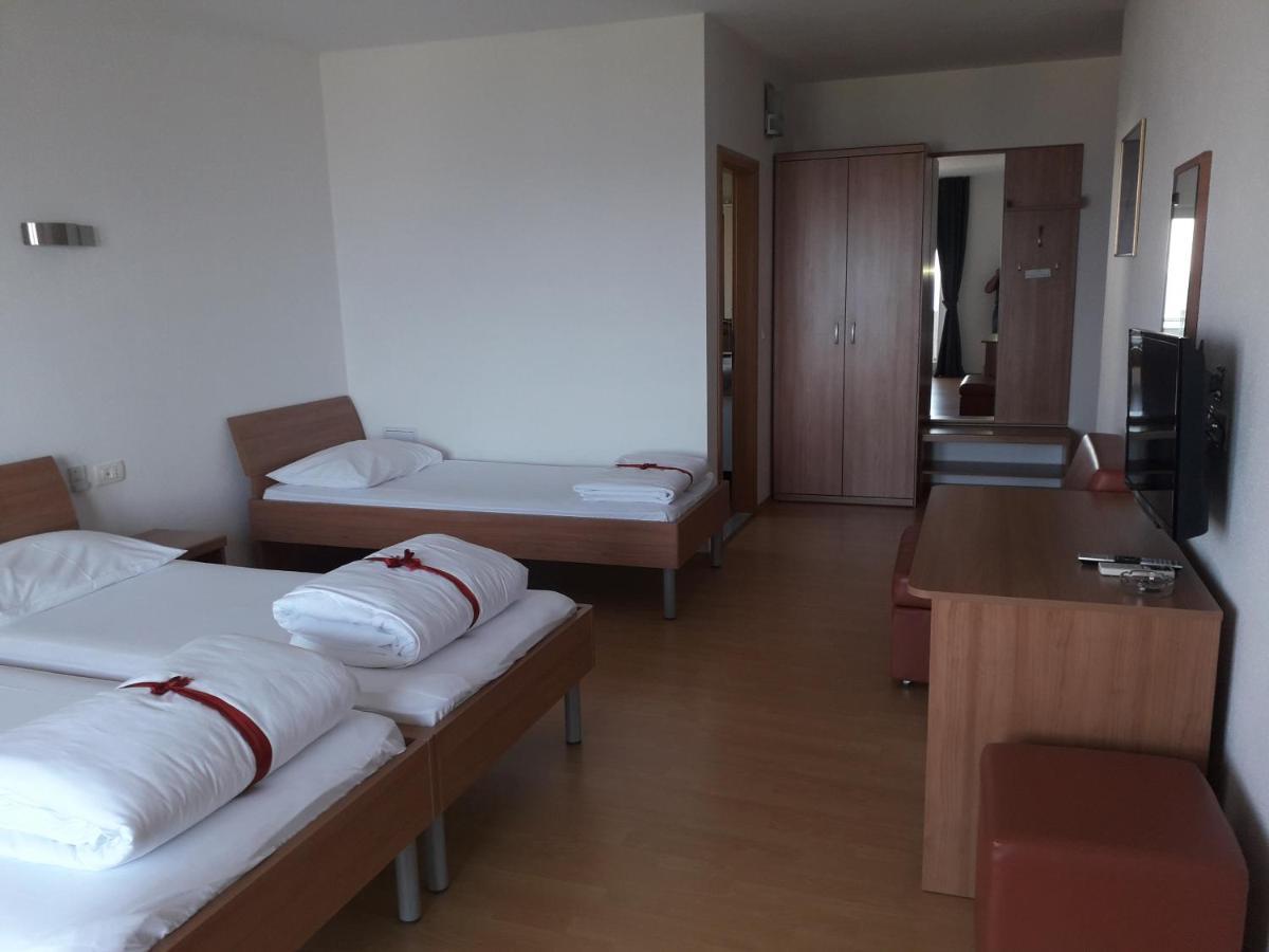 Hotel Lukas Gradac  Kültér fotó