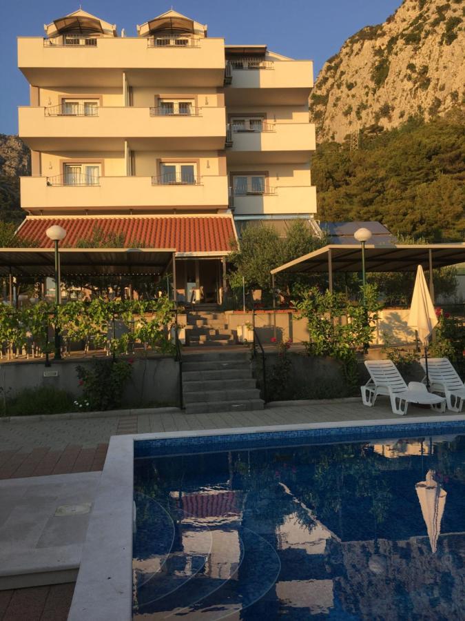 Hotel Lukas Gradac  Kültér fotó